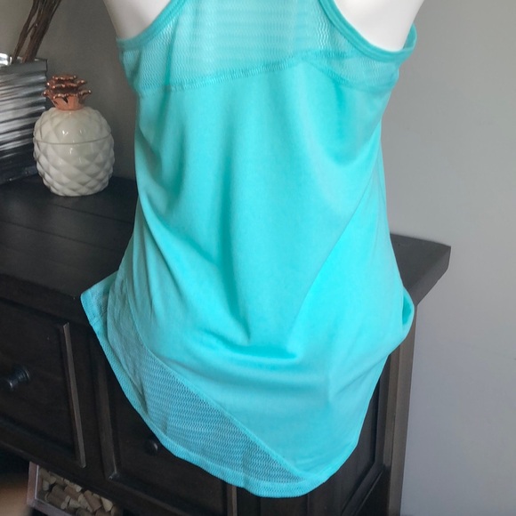 Nike Dri-FIT tank in like a Tiffany blue - Picture 4 of 8